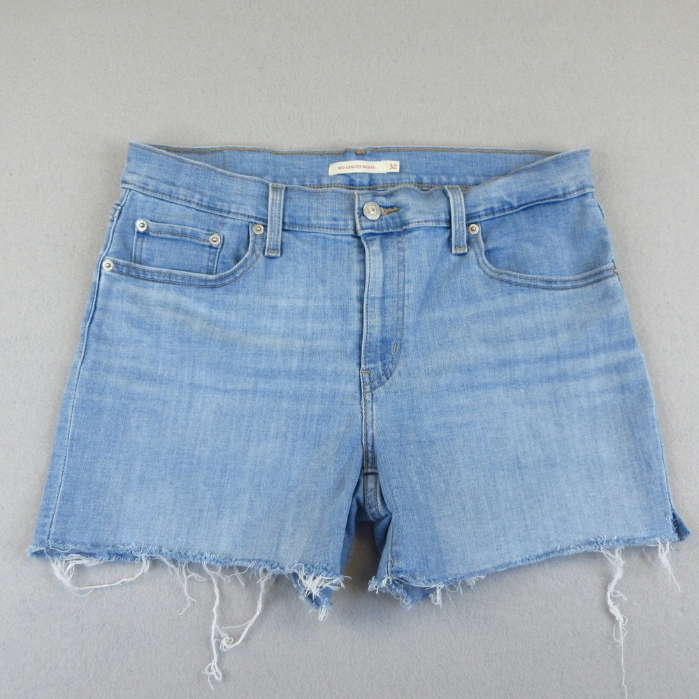 Levi's Mid Length Shorts Women 32‎ Blue Denim Light Wash Raw Hem Frayed Stretch